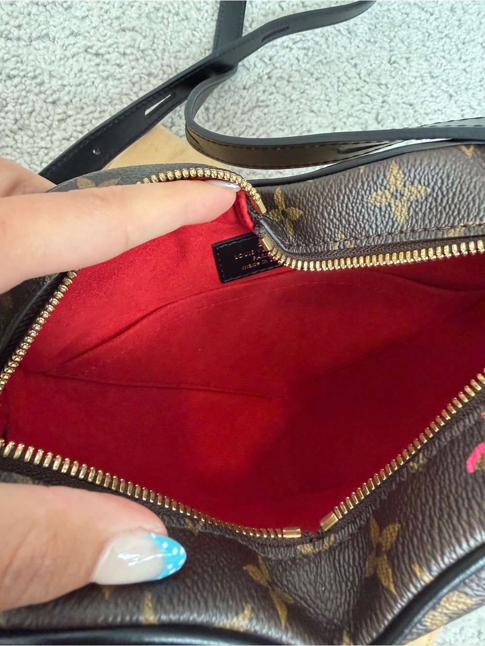 Louis Vuitton Fall In Love Sac Coeur Monogram Crossbody! - Picture 4 of 5